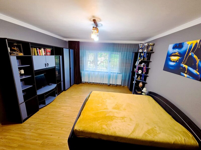 Tineretului, Oraselul Copiilor, apartament 4 camere 92 mp, parter.