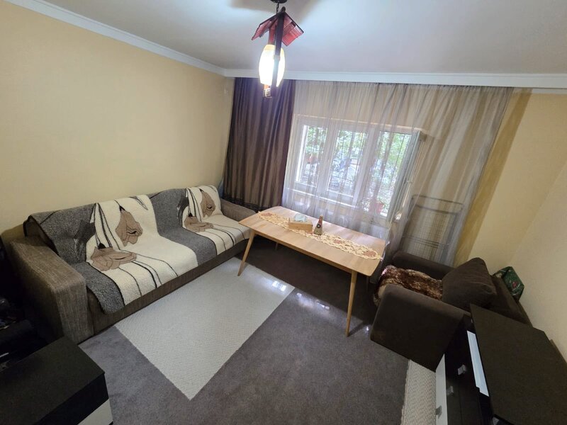 Tineretului, Oraselul Copiilor, apartament 4 camere 92 mp, parter.